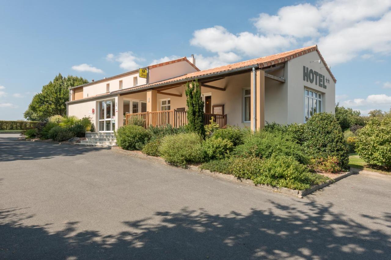 Logis Hotel Les 3 Marchands Bressuire Exterior photo